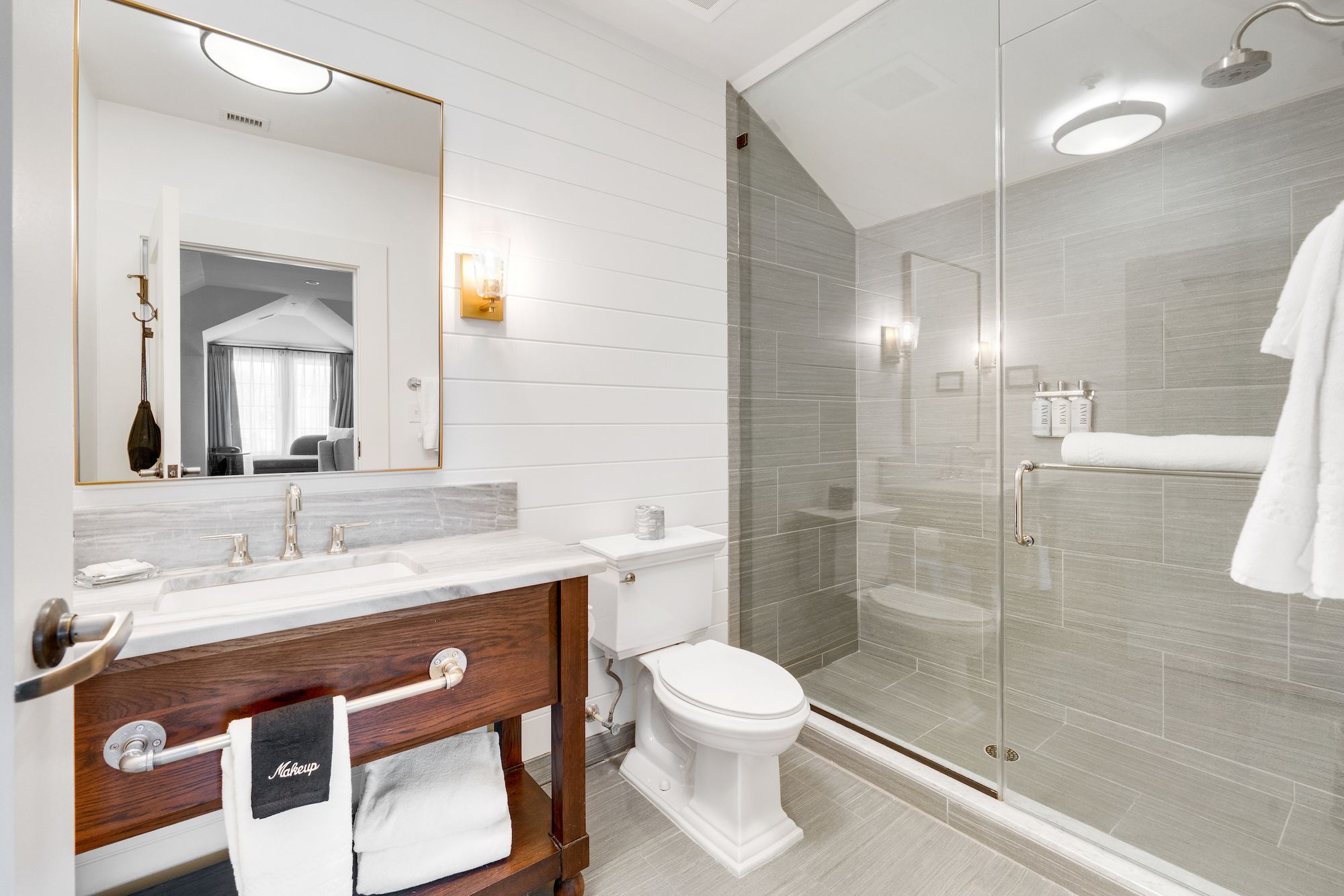 Inn Kent Island Suite