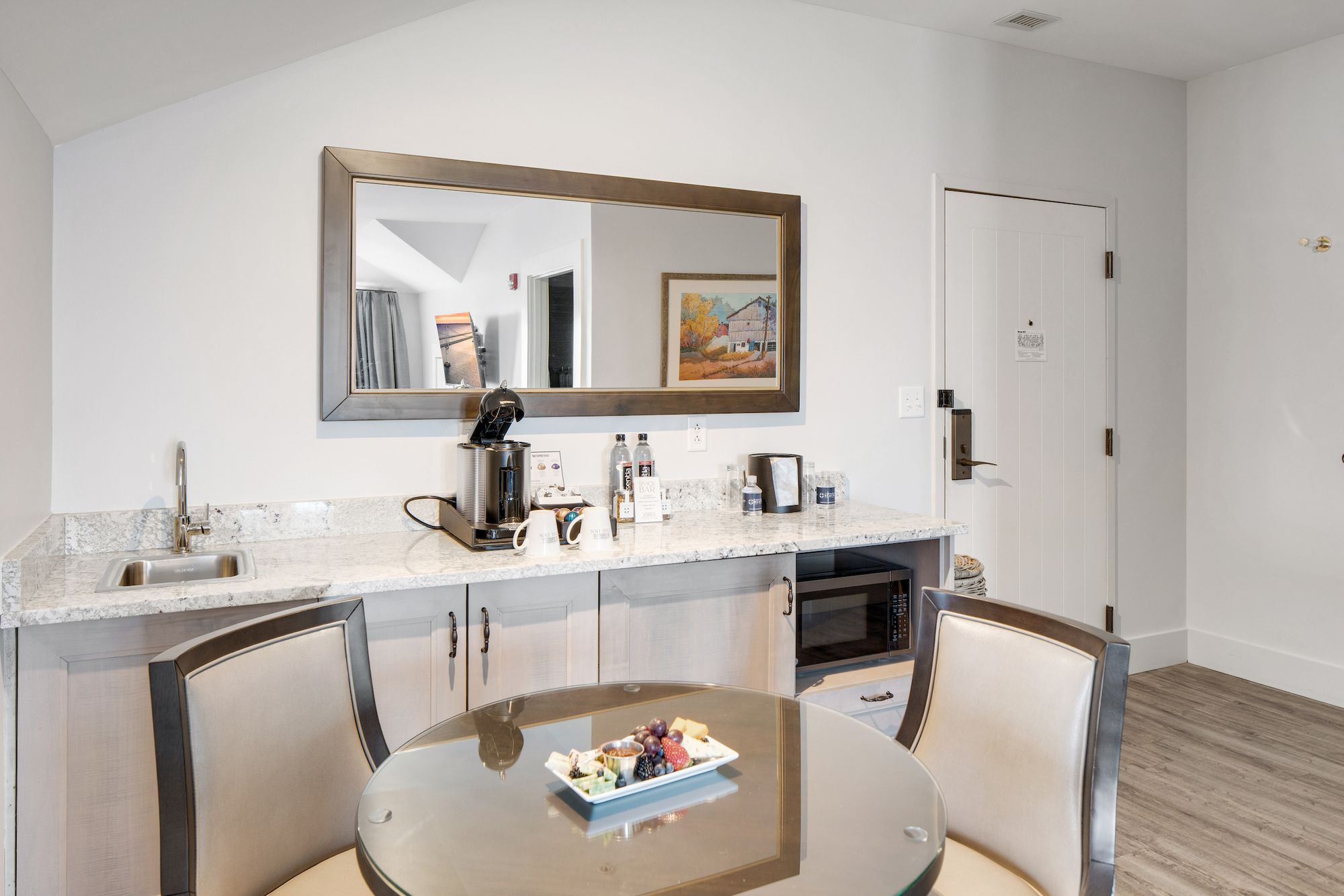 Inn Kent Island Suite