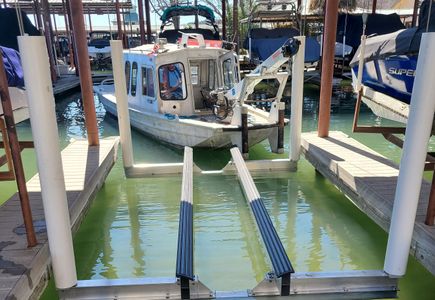 Boat lift installation 