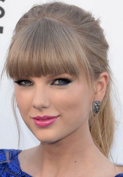 Taylor-Swift-Hairstyles-Blonde-Ponytail-with-Blunt-Bangs.jpg