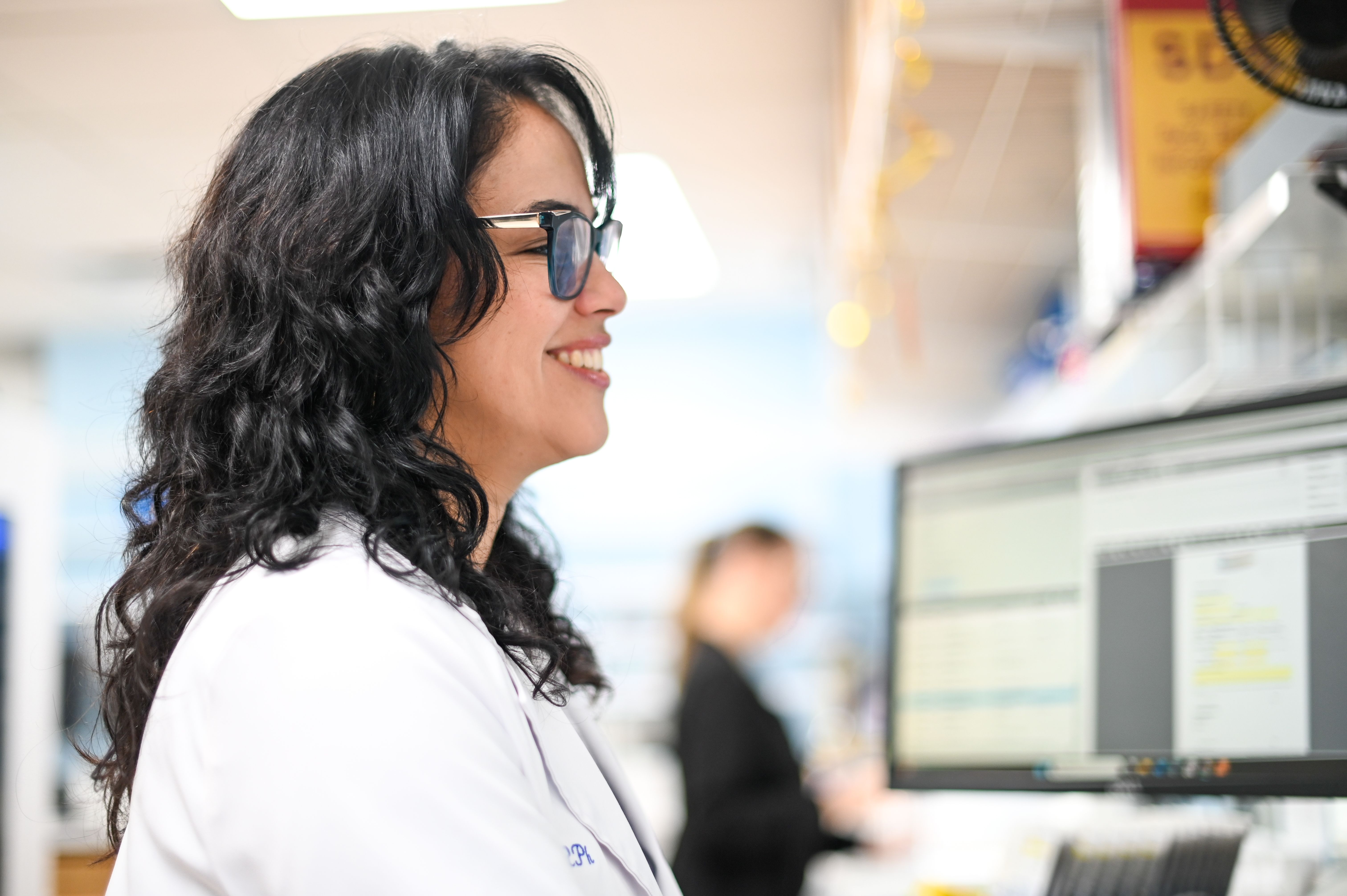 EP Pharmacist consulting with patient