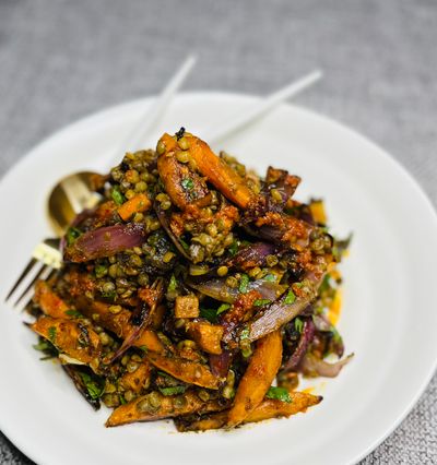Braised Lentils, Roasted Vegetables, Roasted Carrots, Herbs, Harissa Vinaigrette, Roasted Red Onion, Delicious, Home Cooking, Meal Delivery, Brooklyn Catering, Brooklyn Meal Delivery,