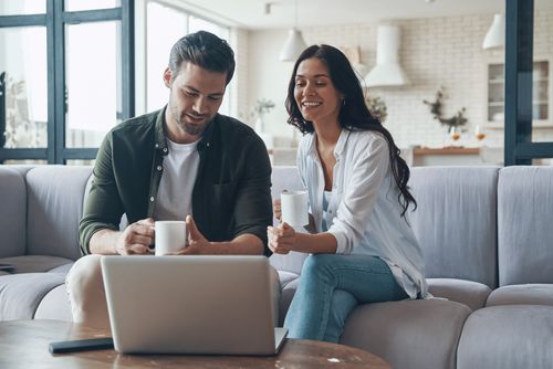 beautiful-young-couple-drinking-coffee-and-looking-6MTHCHC.jpg