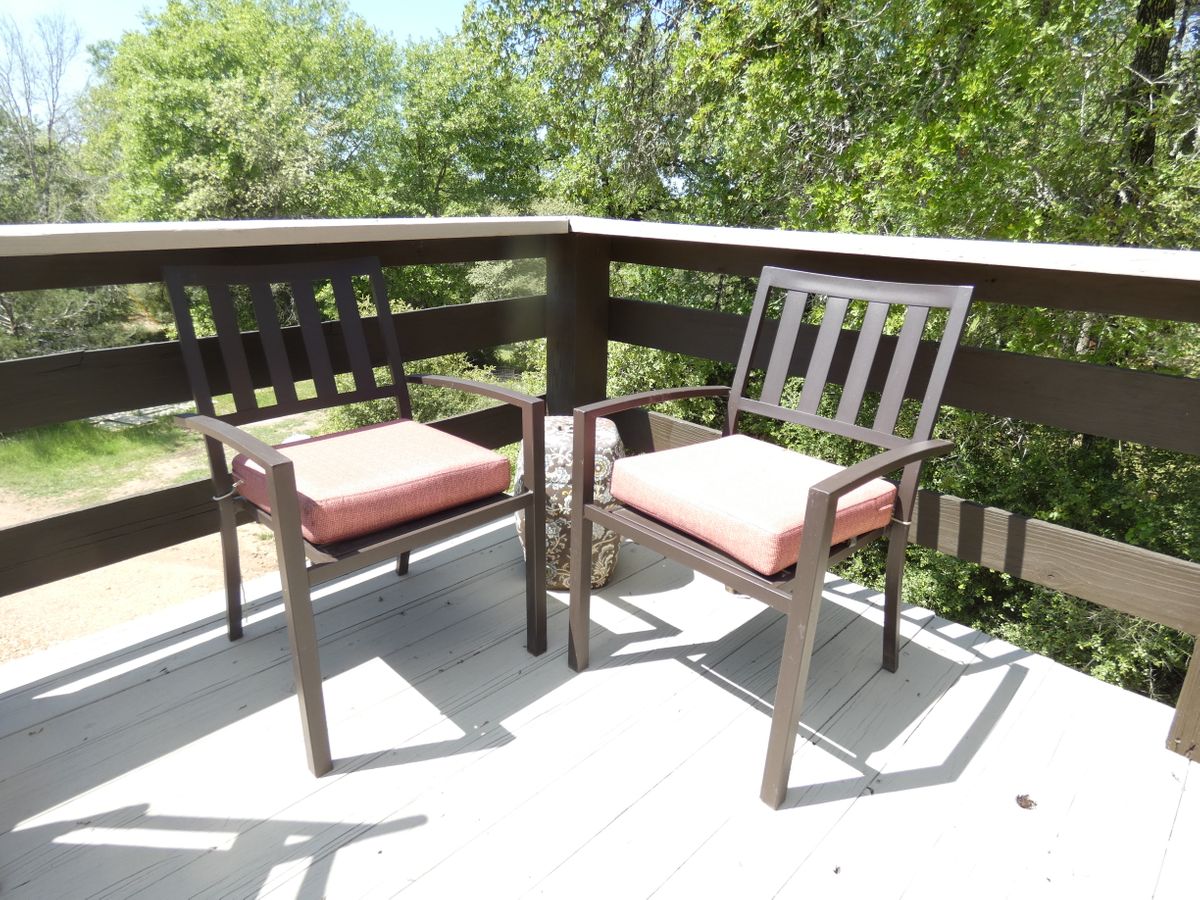 more outdoor deck seating.JPG