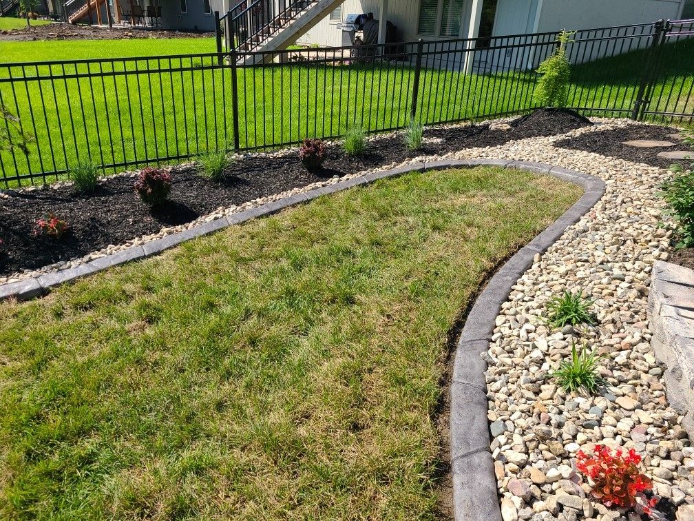 Concrete Landscape Curbing & Lawn Edging - Border Magic