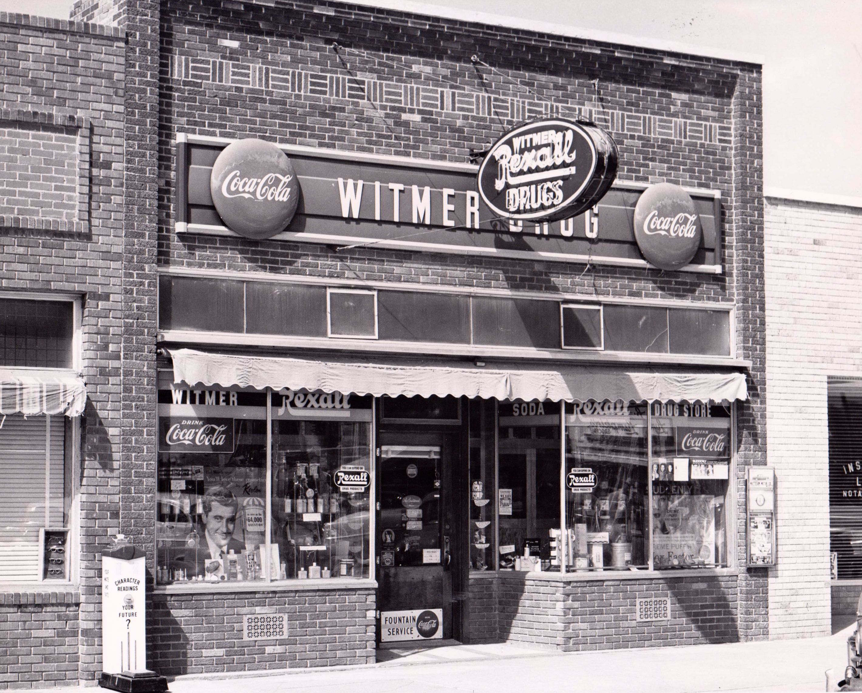 Drug Store 1957.jpg