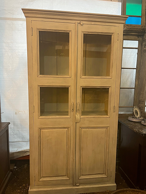 antique white bookcase.png