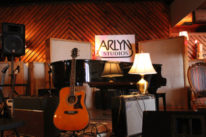 arlynlounge1.jpg