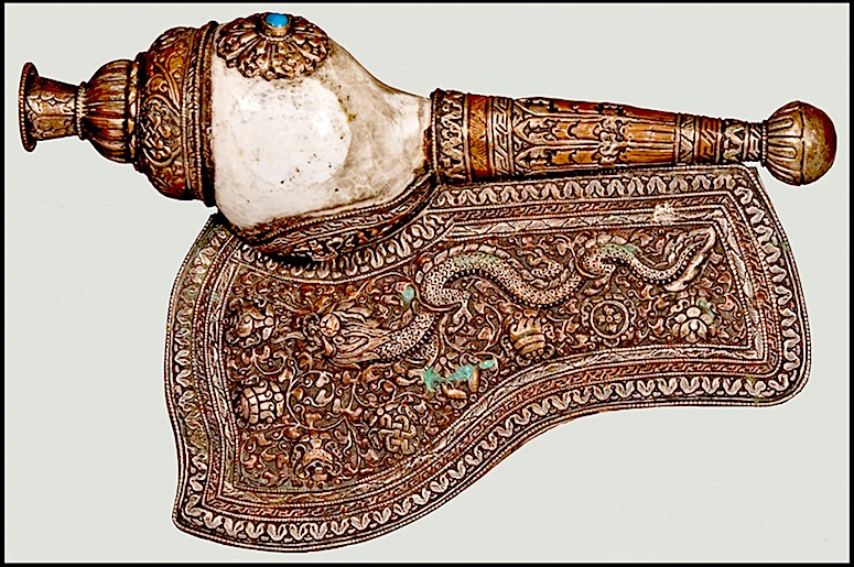 Tibetan Buddhist conch shell.jpg