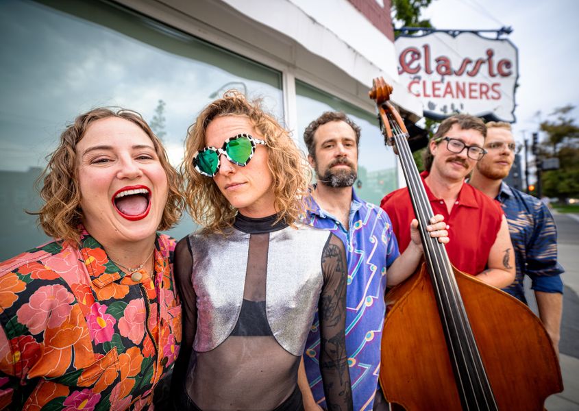 Pixie and The Partygrass Boys