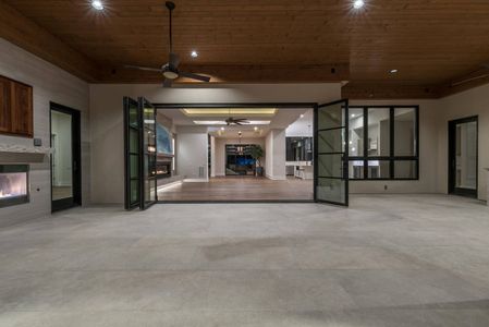 Camelback_Exterior Bifold.jpg