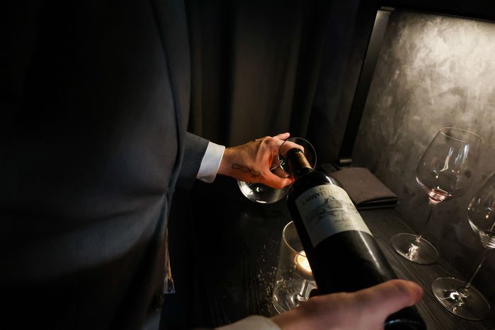 Wine-Decanting-2-@Chris-Praetzel-(1-WEB.jpg