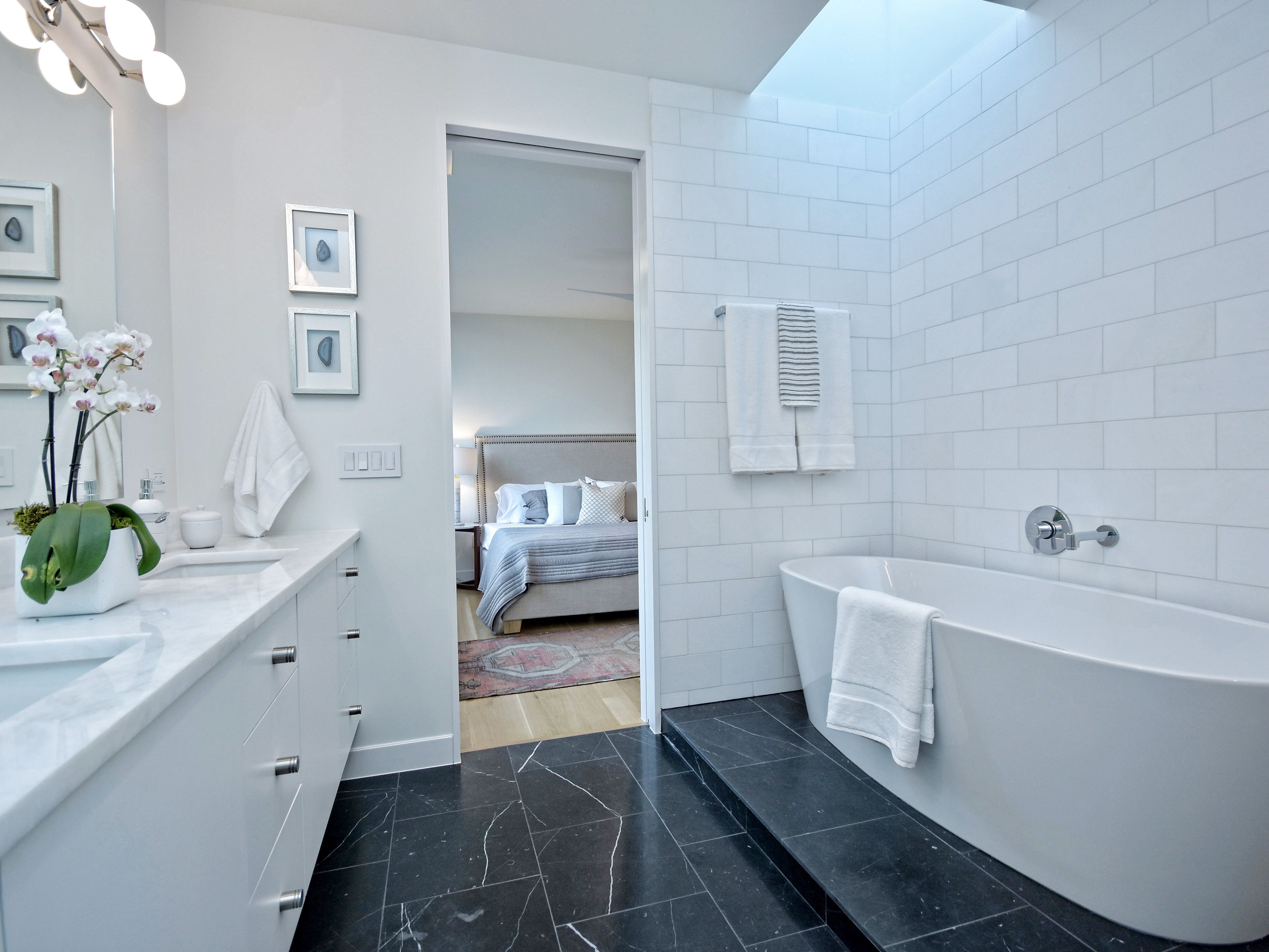 012_2201 Harbor Village Master Bath2.jpg