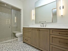 030_2nd Bathroom.jpg