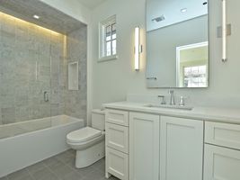 032_3rd Bathroom.jpg