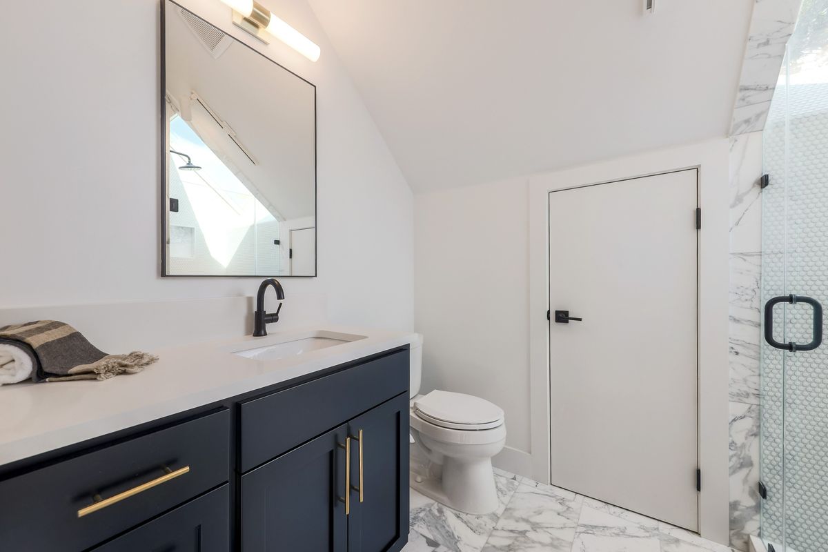 021-354957-606 Augusta Ave 2 020_9167767.jpg