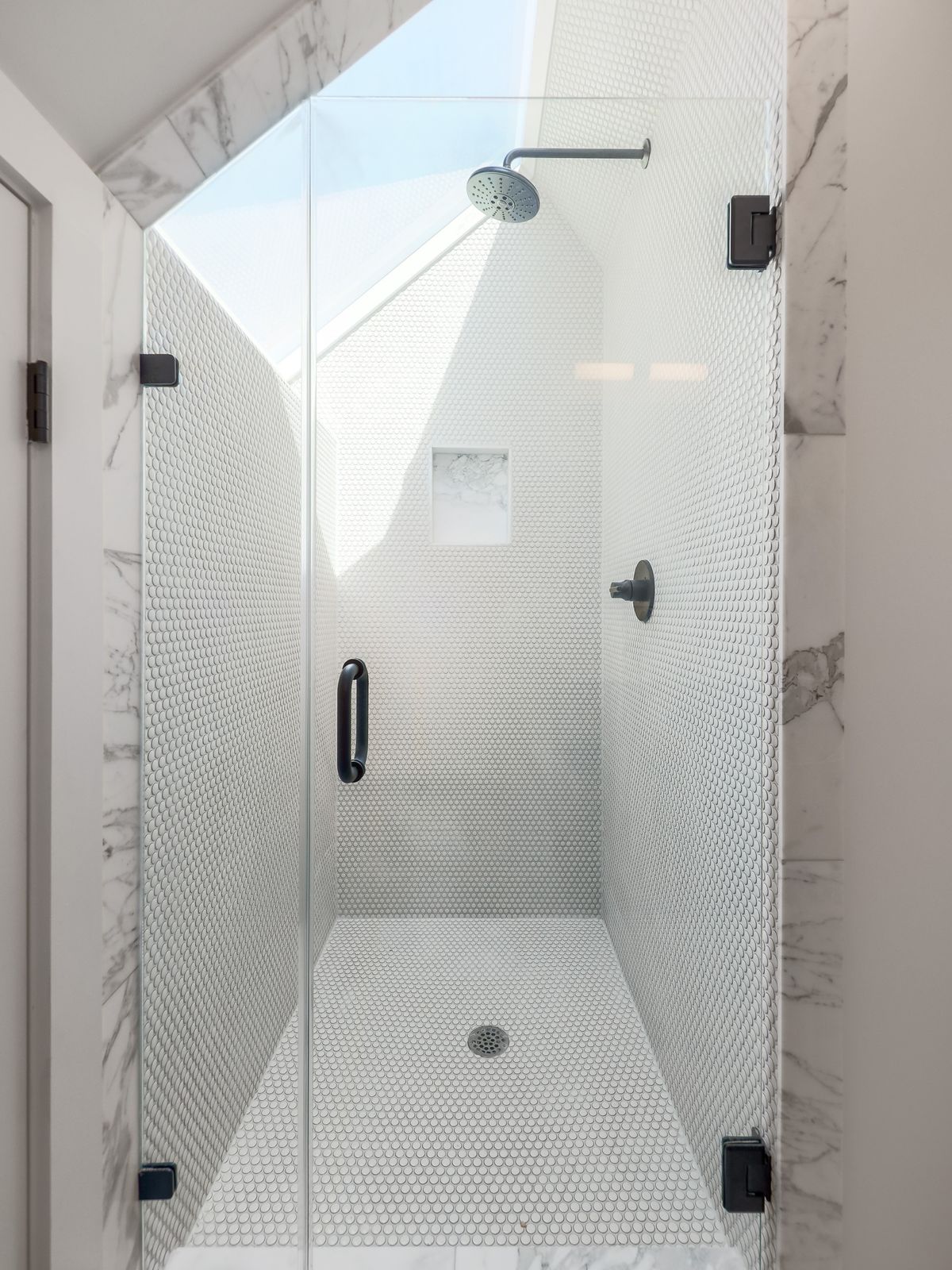 022-354957-606 Augusta Ave 2 021_9167770.jpg