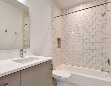2010-Goodrich-Ave-print-025-31-Other-Bath-002-3720x2608-300dpi.jpg