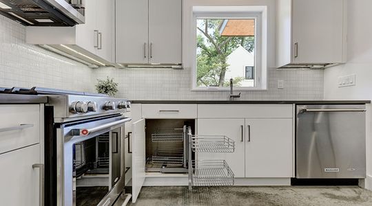 2010 Goodrich Ave Unit 4B-large-025-22-Family Kitchen Dining 525-1500x1000-72dpi.jpg