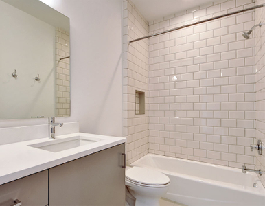 2010-Goodrich-Ave-print-025-31-Other-Bath-002-3720x2608-300dpi.jpg