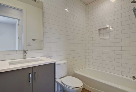 Riverside Homes - Copeland Court Guest Bathroom 2010 Goodrich avenue bathroom