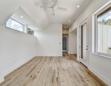 2010 Goodrich Ave-large-015-21-Living Up 407-1500x1000-72dpi.jpg