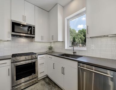 2010 Goodrich Ave Unit 4B-large-026-18-Family Kitchen Dining 526-1500x1000-72dpi.jpg