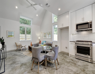 2010 Goodrich Ave Unit 4B-large-011-21-Family Kitchen Dining 514-1500x1000-72dpi.jpg