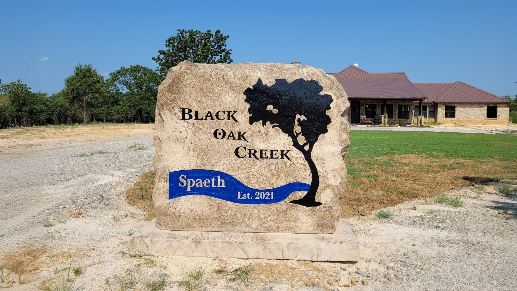Custom Engraved Property Entrance Boulder Sign with Oak Tree – Black Oak Creek