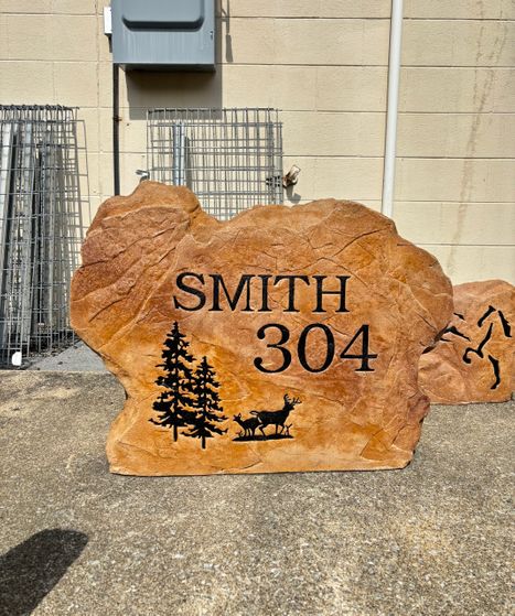 Custom engraved stone address marker with the name Smith, house number 304, and wildlife tree and deer design, created by Boulder Designs.