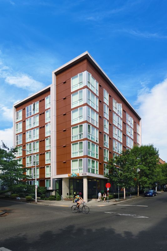 NoraEast_Seattle-DSparks_KContine-6b.jpg