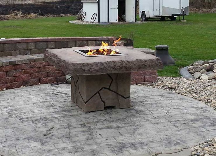 A rock fire pit to enhance your patio A rock fire pit for your patio