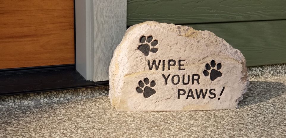 Stone signs for pet owners