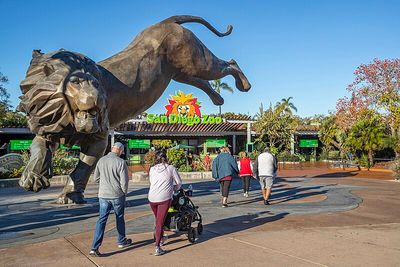 San_Diego_Zoo_Entrance_.jpg