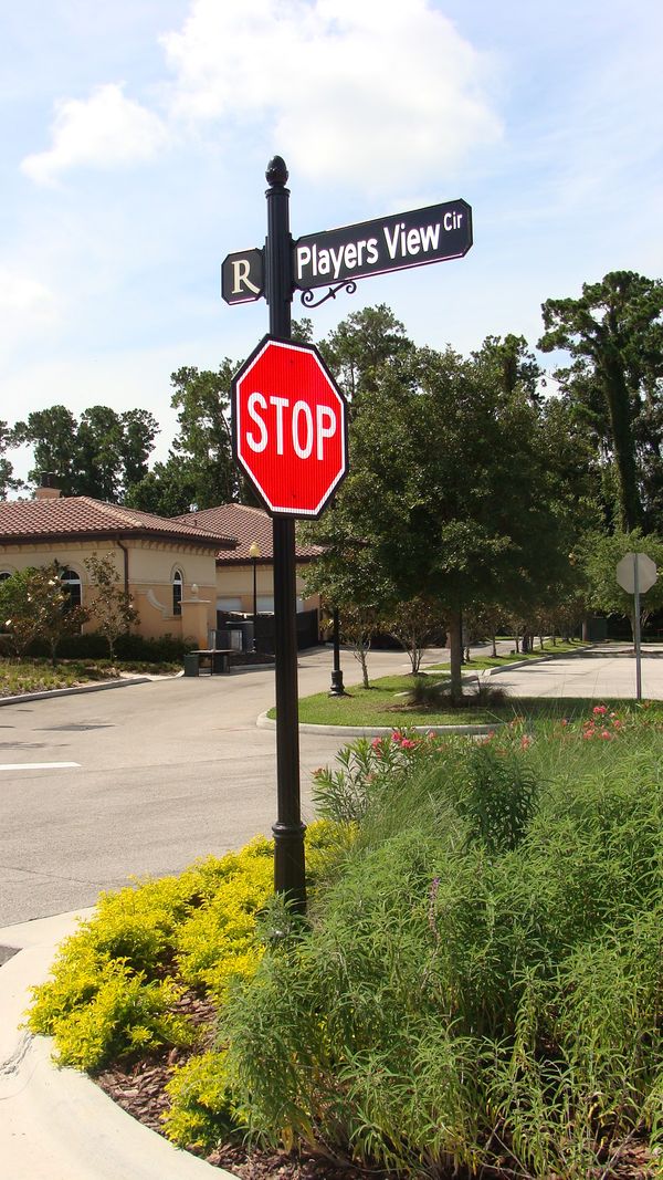 Lake Forest Street Sign