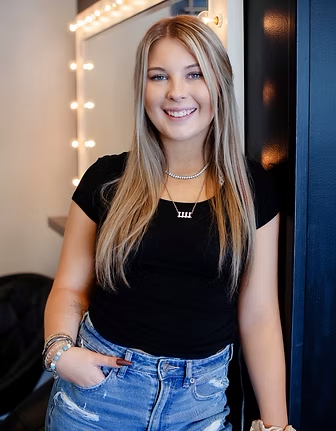 Carly F.png