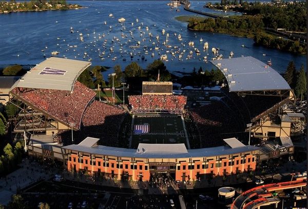 Husky stadium.jpg