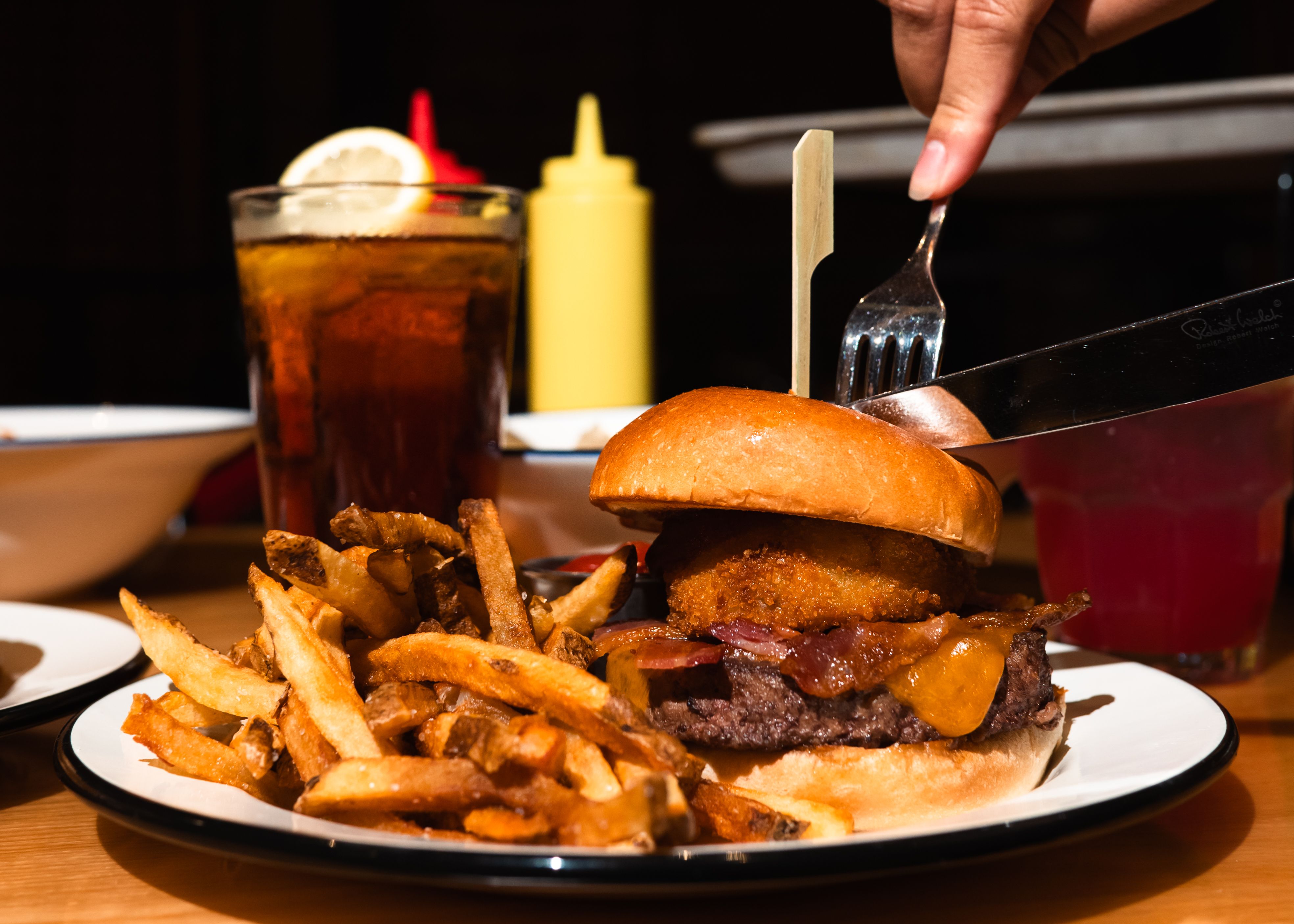 BBQ Burger Mainzer Merced | Restaurant, Music Venue, and Movie Theater