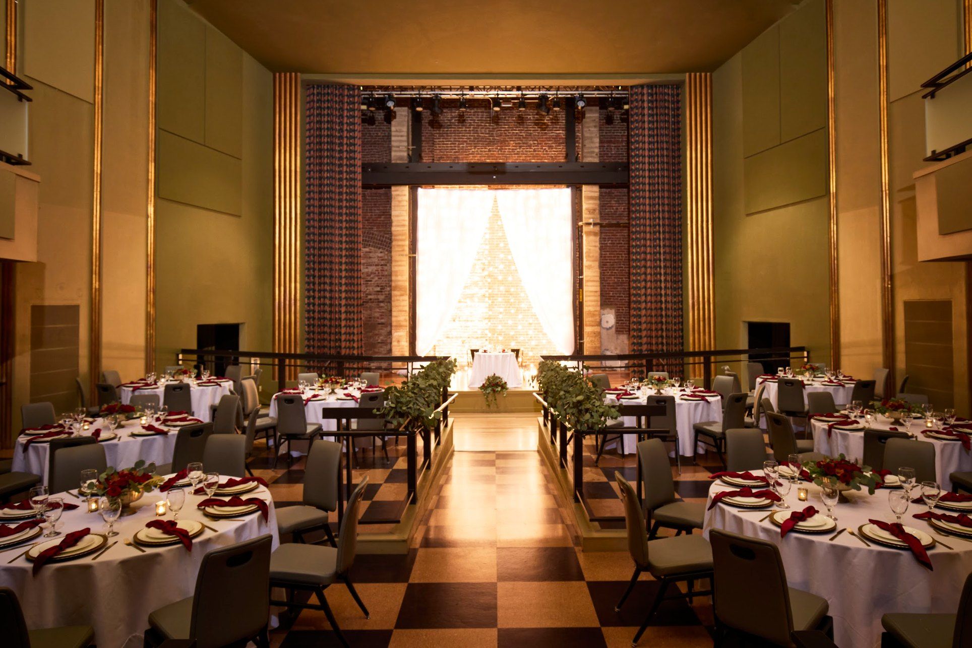 Christmas decor at Mainzer's dining room in Downtown Merced | Restaurant, Music Venue, and Movie Theater Christmas at Mainzer Merced | Restaurant, Music Venue, and Movie Theater