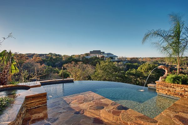 Negative edge pool project by Pack Custom Pools