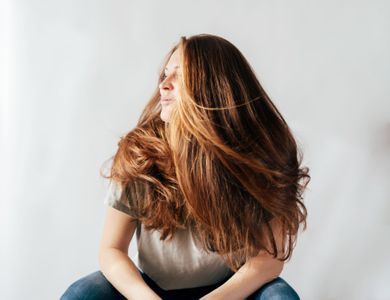 portrait-studio-shot-white-background-hair-long-hair-redhead-hairstyle-beautiful-woman-red-hair_t20_e9dmrm.jpg