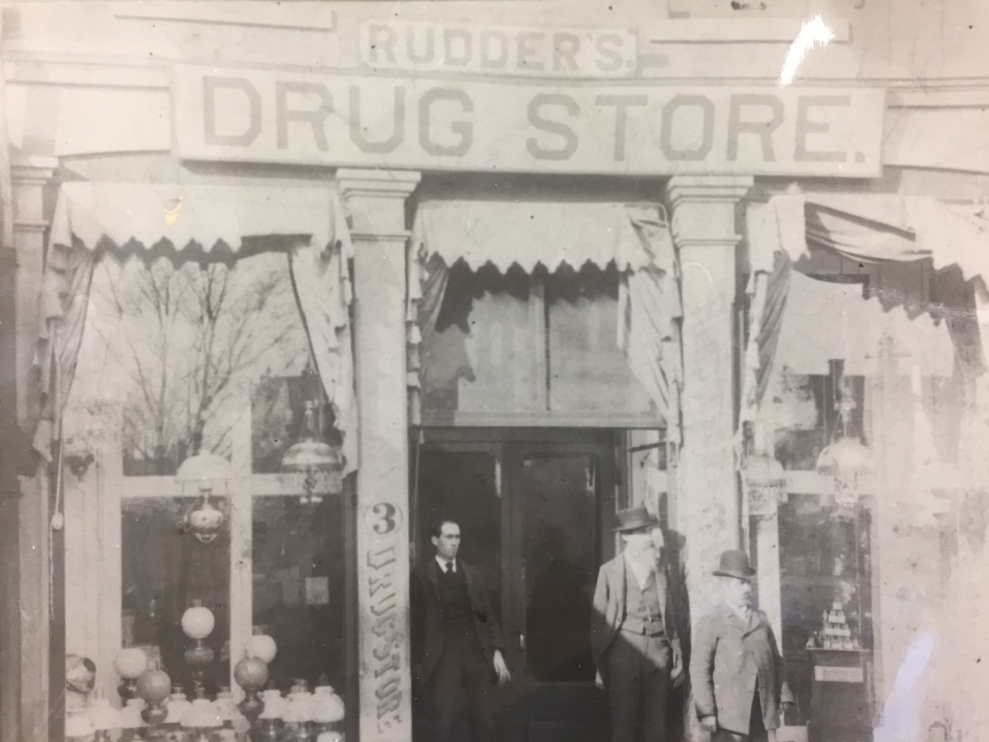 History - Rudders Drugs (1) (1) (1).jpg