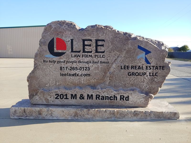 Mount Zion family carves out unique boulder sign business