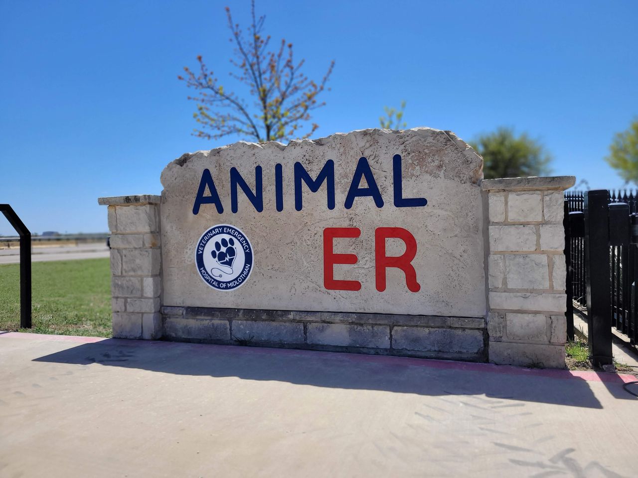 Mount Zion family carves out unique boulder sign business