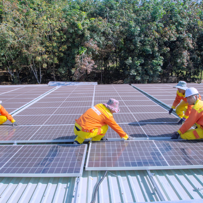 installing solar on roof Understanding the Differences Between Residential and Commercial Solar Systems2.png
