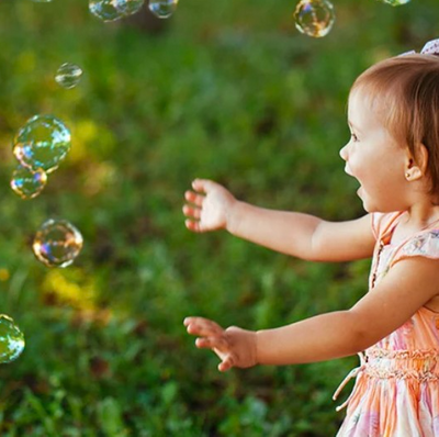 Toddler & Preschoolers Play with Bubbles & Balls