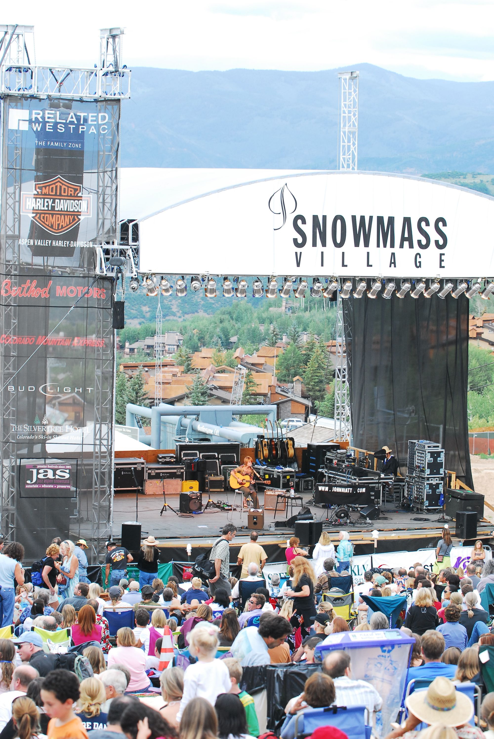 shawn colvin stage shot.JPG