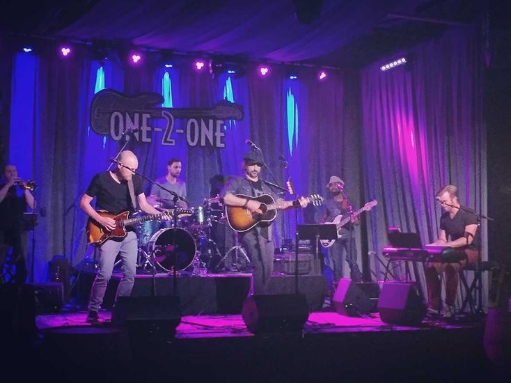 Live-at-One2One-Bar.jpg
