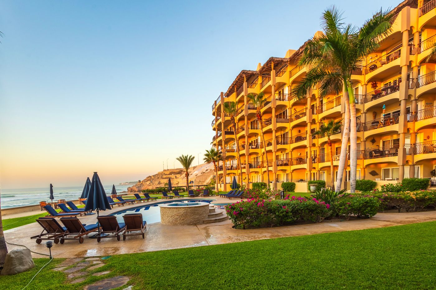las olas condos cabo