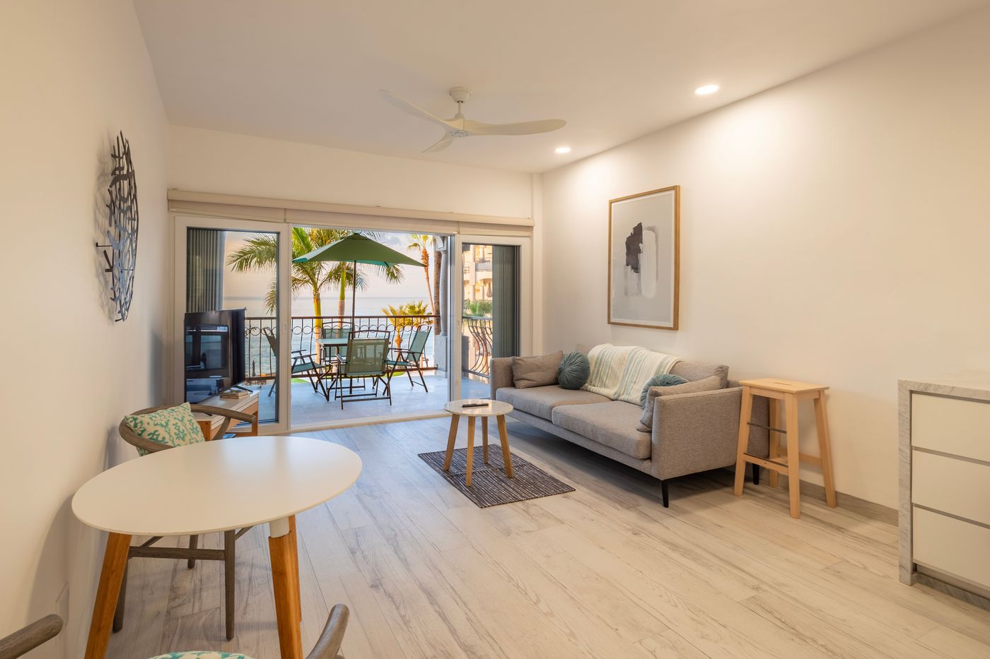 Las Olas Beachfront Vacation Rental